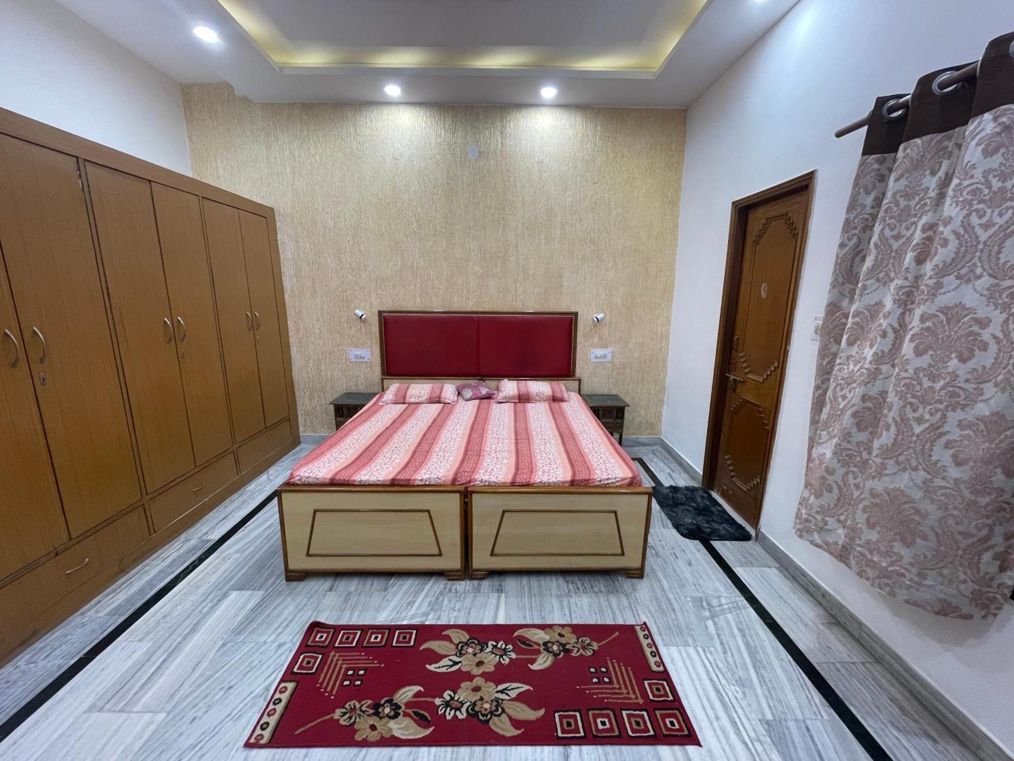 N Homestay Agra Tajganj Bagian luar foto
