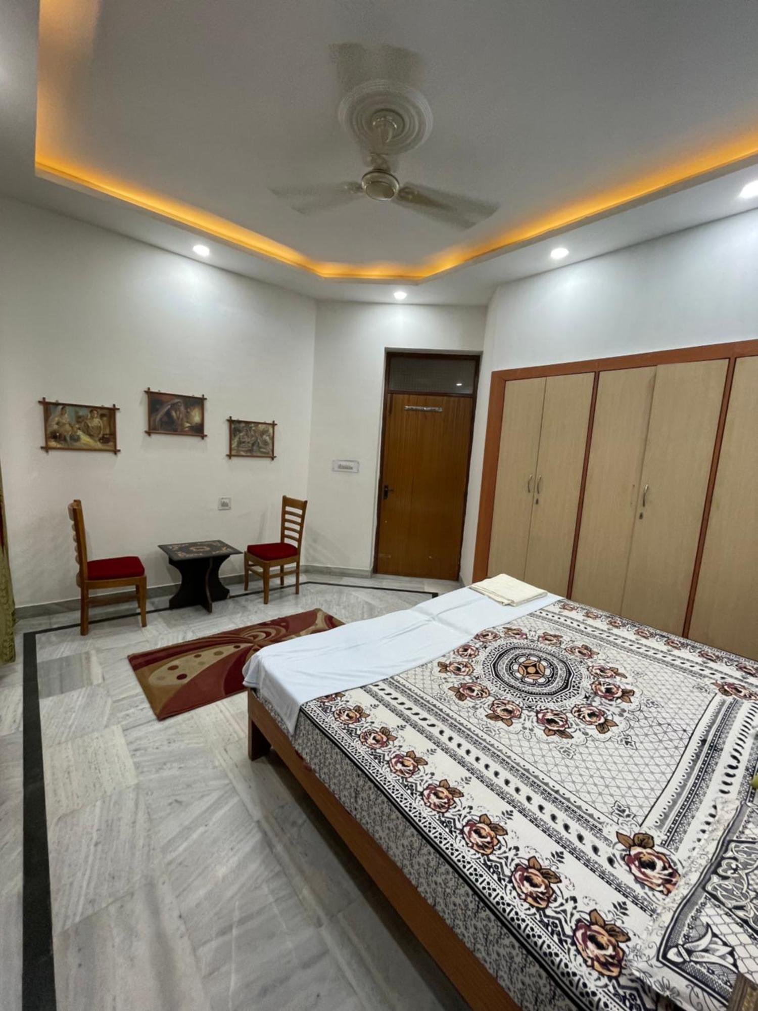 N Homestay Agra Tajganj Bagian luar foto