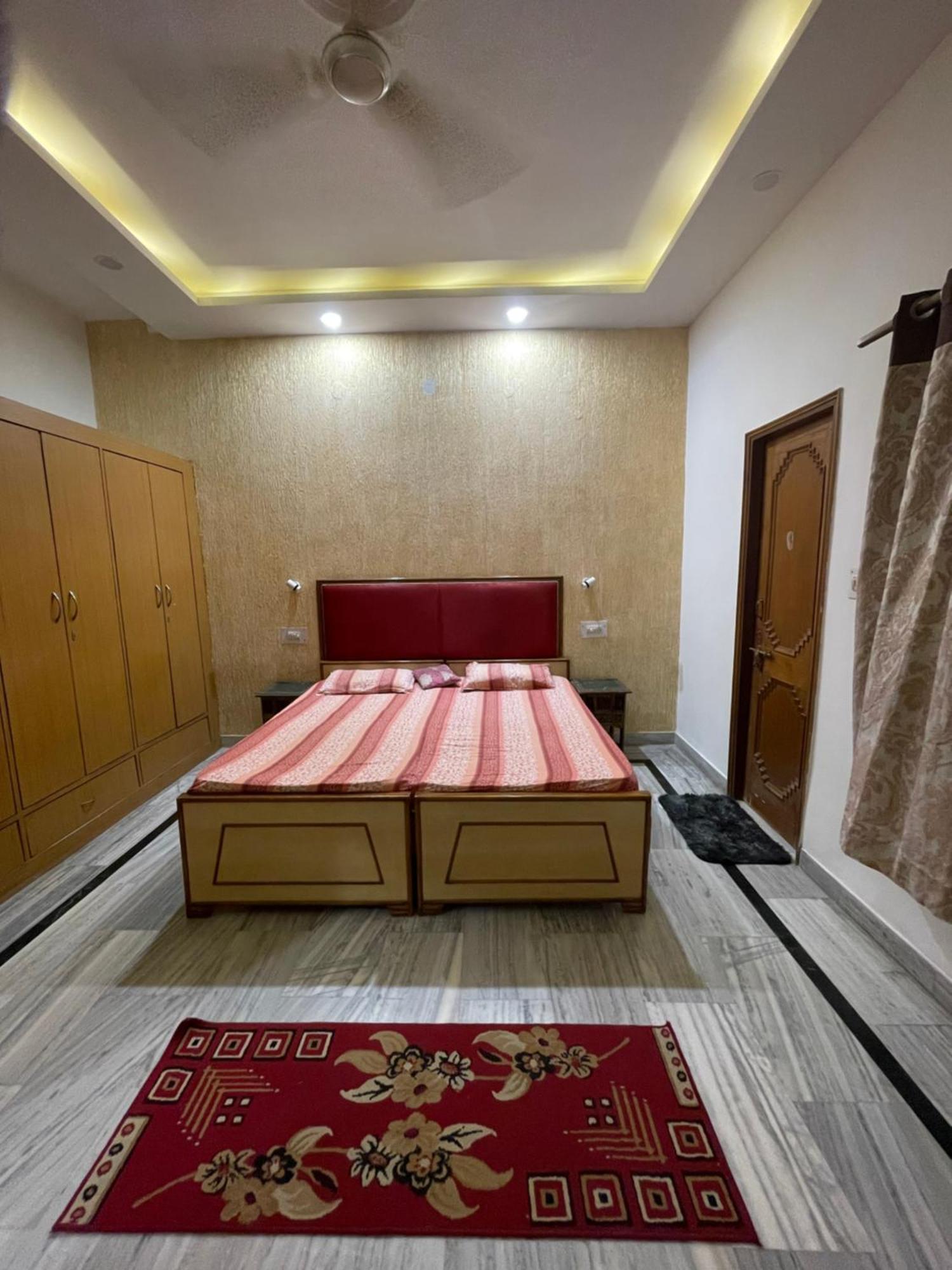 N Homestay Agra Tajganj Bagian luar foto