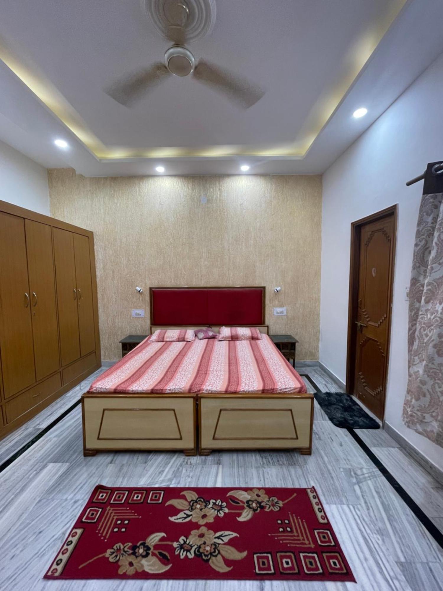 N Homestay Agra Tajganj Bagian luar foto