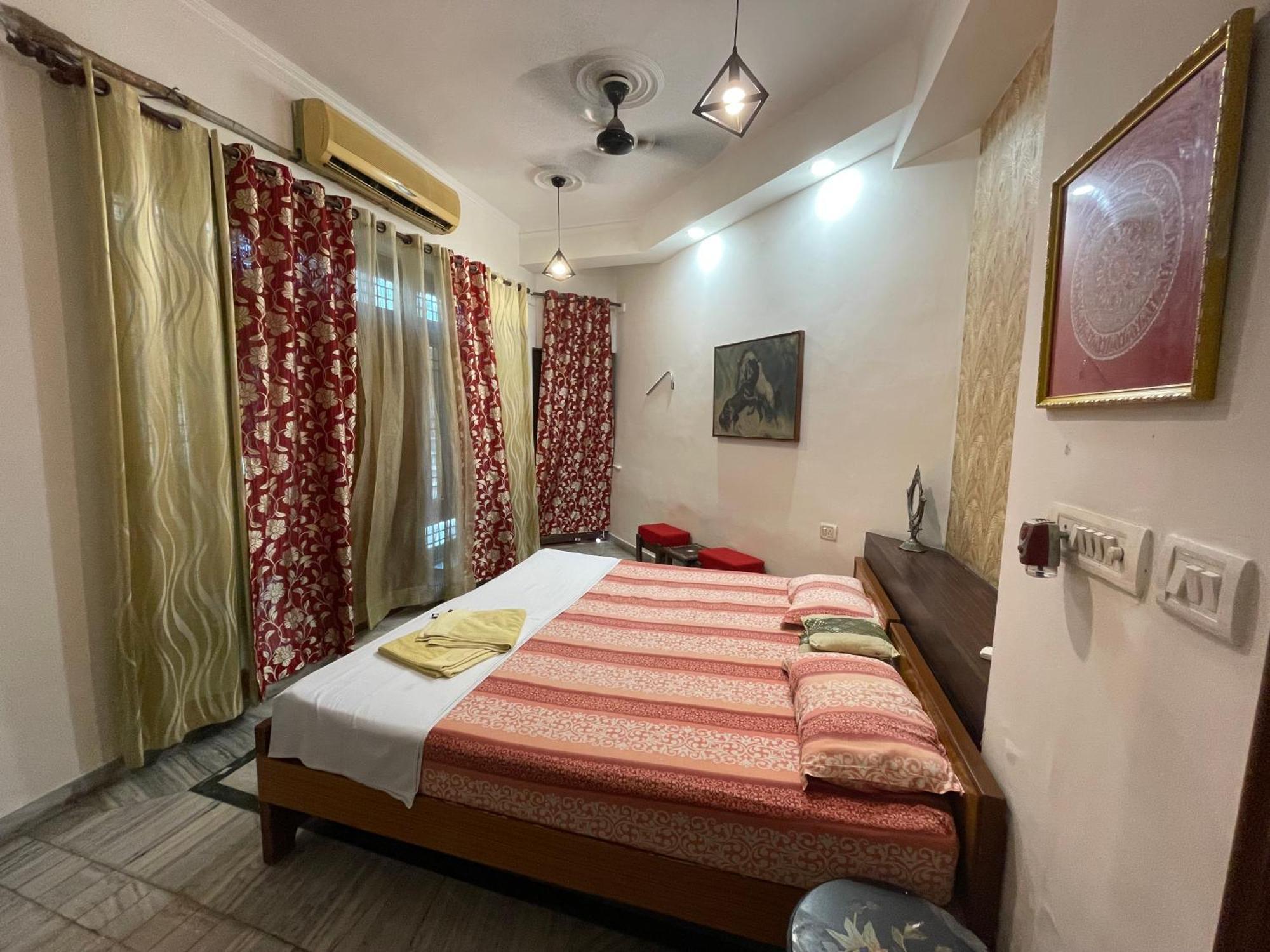 N Homestay Agra Tajganj Bagian luar foto